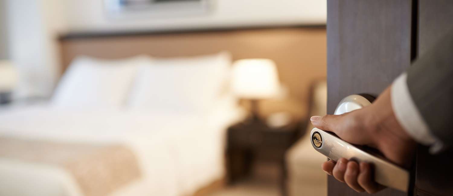 EACH WELL-APPOINTED GUEST ROOM IS IDEAL<br>FOR BUSINESS OR LEISURE TRAVELERS