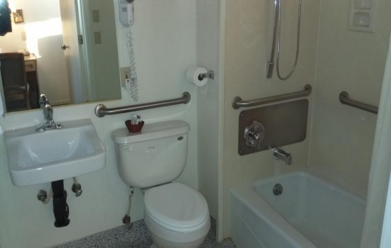 Welcome To The Villa Motel - Accessible Private Bathroom